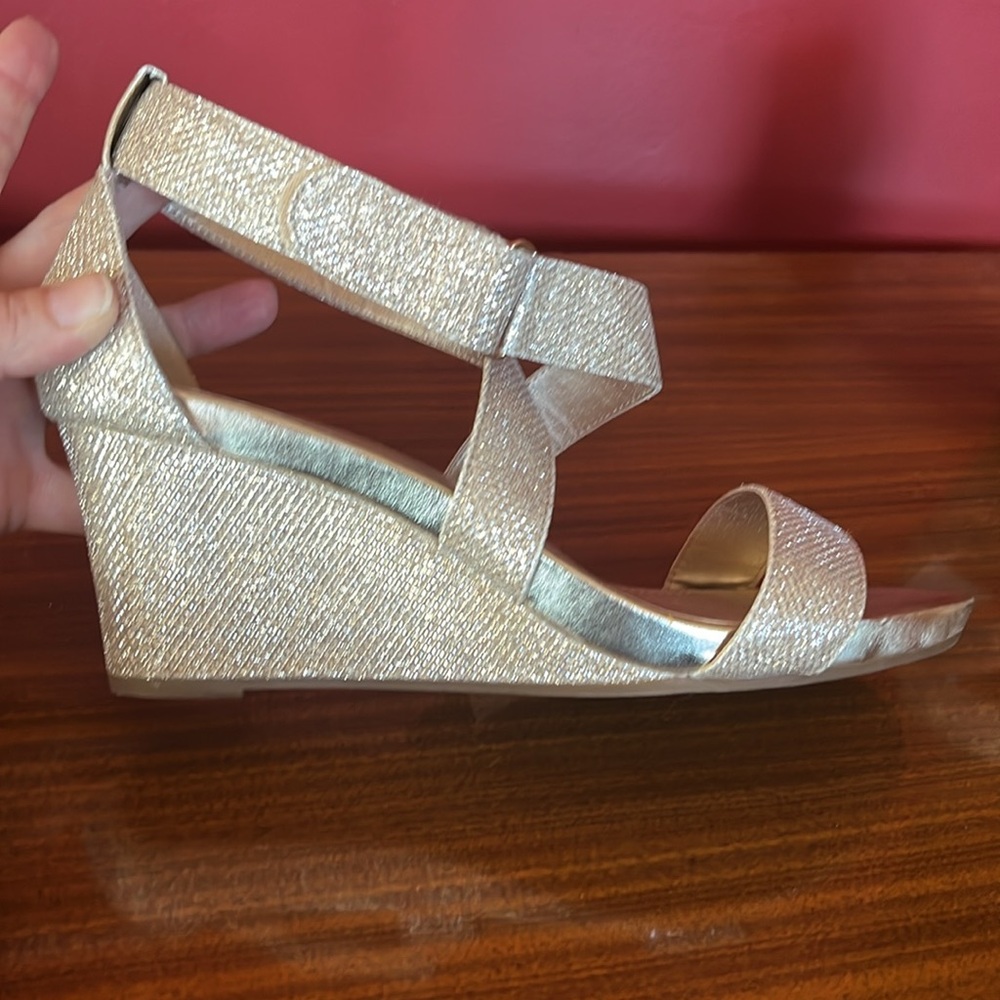 Like new Dream Paris gold sparkling Strappy sandals - Picture 5 of 16